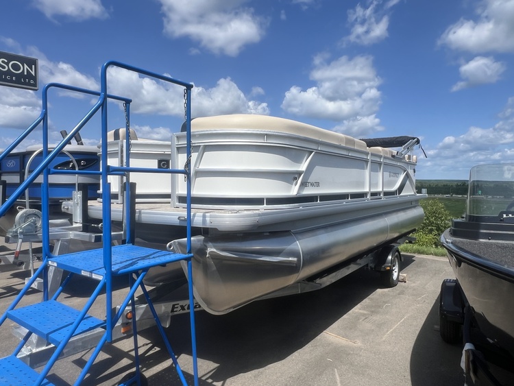 2025 GODFREY SWEETWATER 2286 CSE TRIPLE - White/Silver Rail