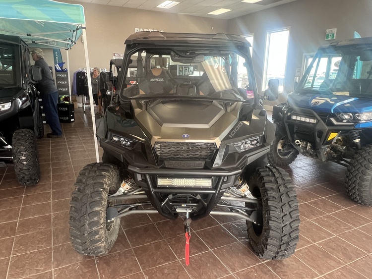 2022 POLARIS GENERAL XP4 - Black